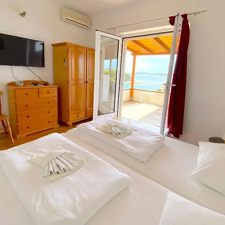 Marcelina Hvar * Хвар